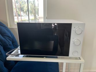 Like New Microwave – Barely Used & Very Clean