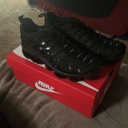 Black Vapor Maxes Size 7