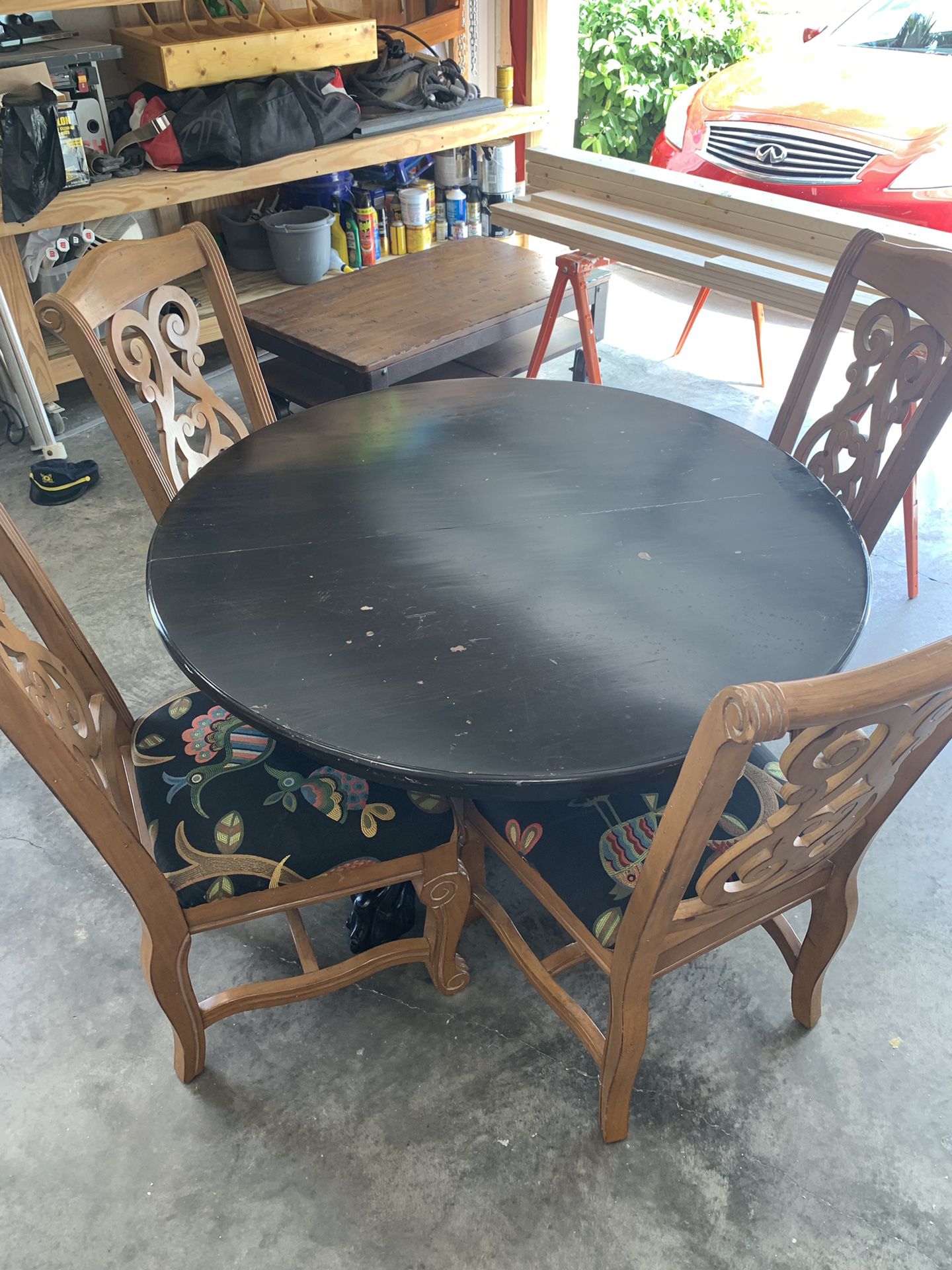 Table and chairs - FREE