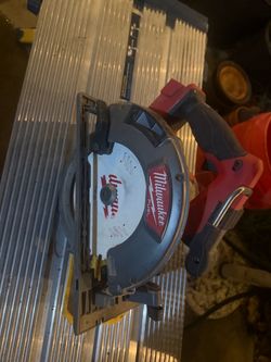 Milwaukee Fuel left handed 7 1/4 Skilsaw