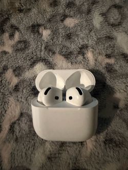 Apple AirPods 4 noise cancel
