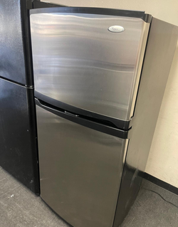 Whirlpool Stainless Top Mount Refrigerator, Clean Interior