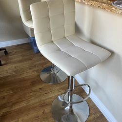 Bar stool (i have 2)