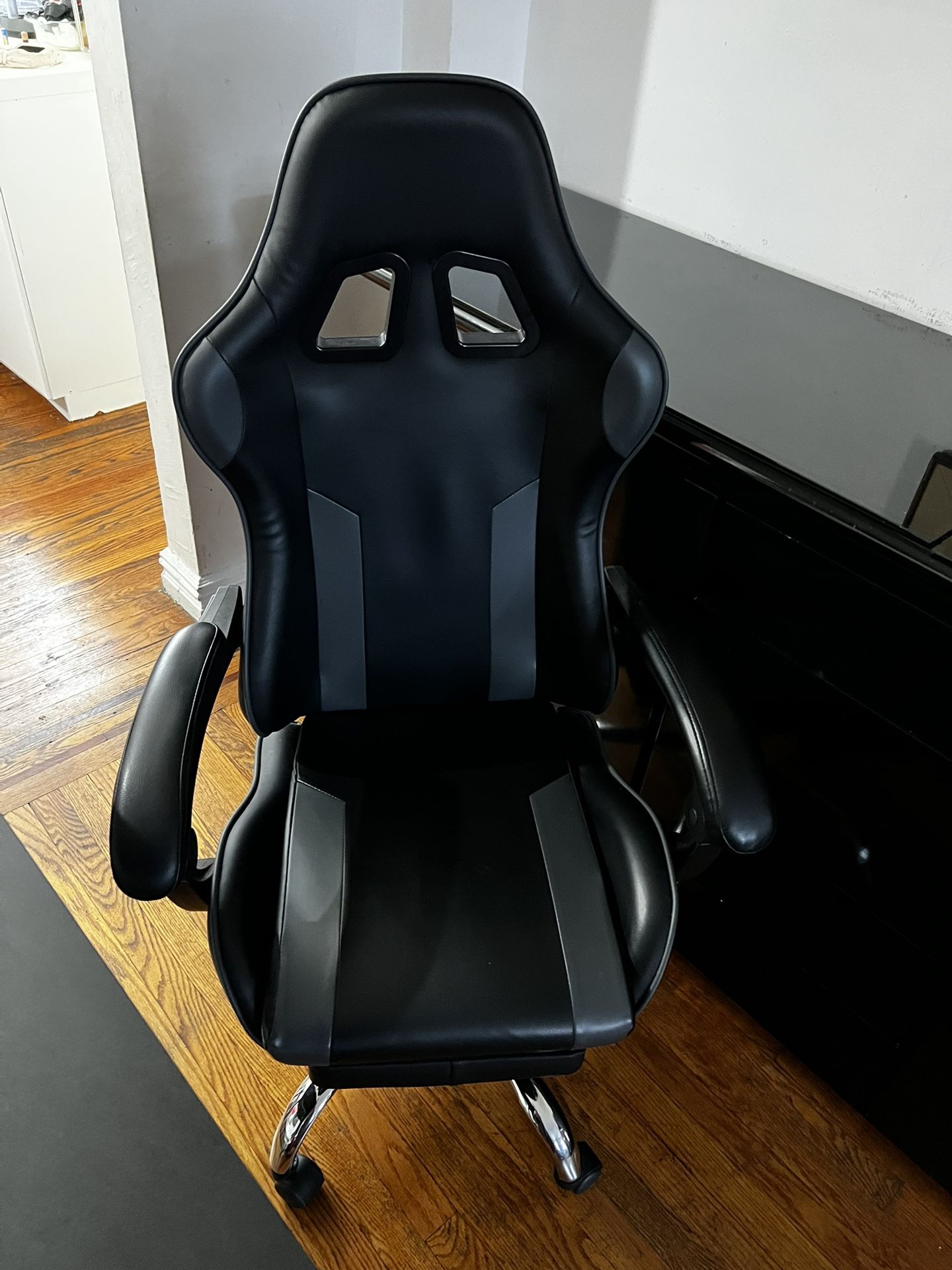 Gaming Chair Black Fully Reclinable Like New