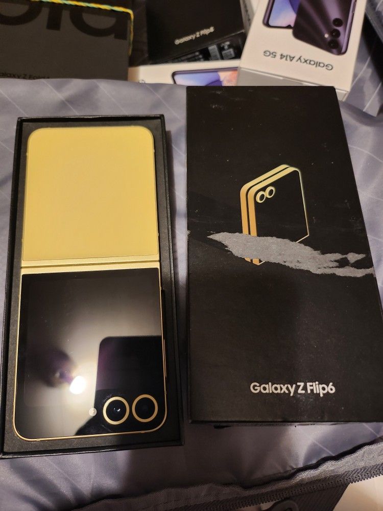 Samsung Galaxy Z Flip 4 Unlocked