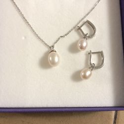 Pearl Earring And Necklaces Set, Never worn