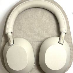 Sony WH-1000XM5 Noise Cancelling Headphones – Like New $209 OBO.