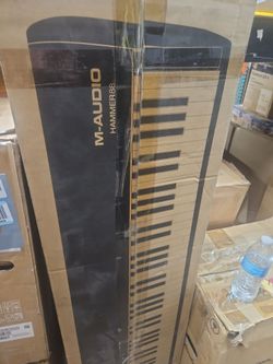 M-AUDIO Hammer 88 USB MIDI Keyboard Controller with 88 Hammer Action Piano Style Keys Including A Studio Grade Recording Software Suite