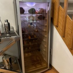 Upright Wine Refrigerator 