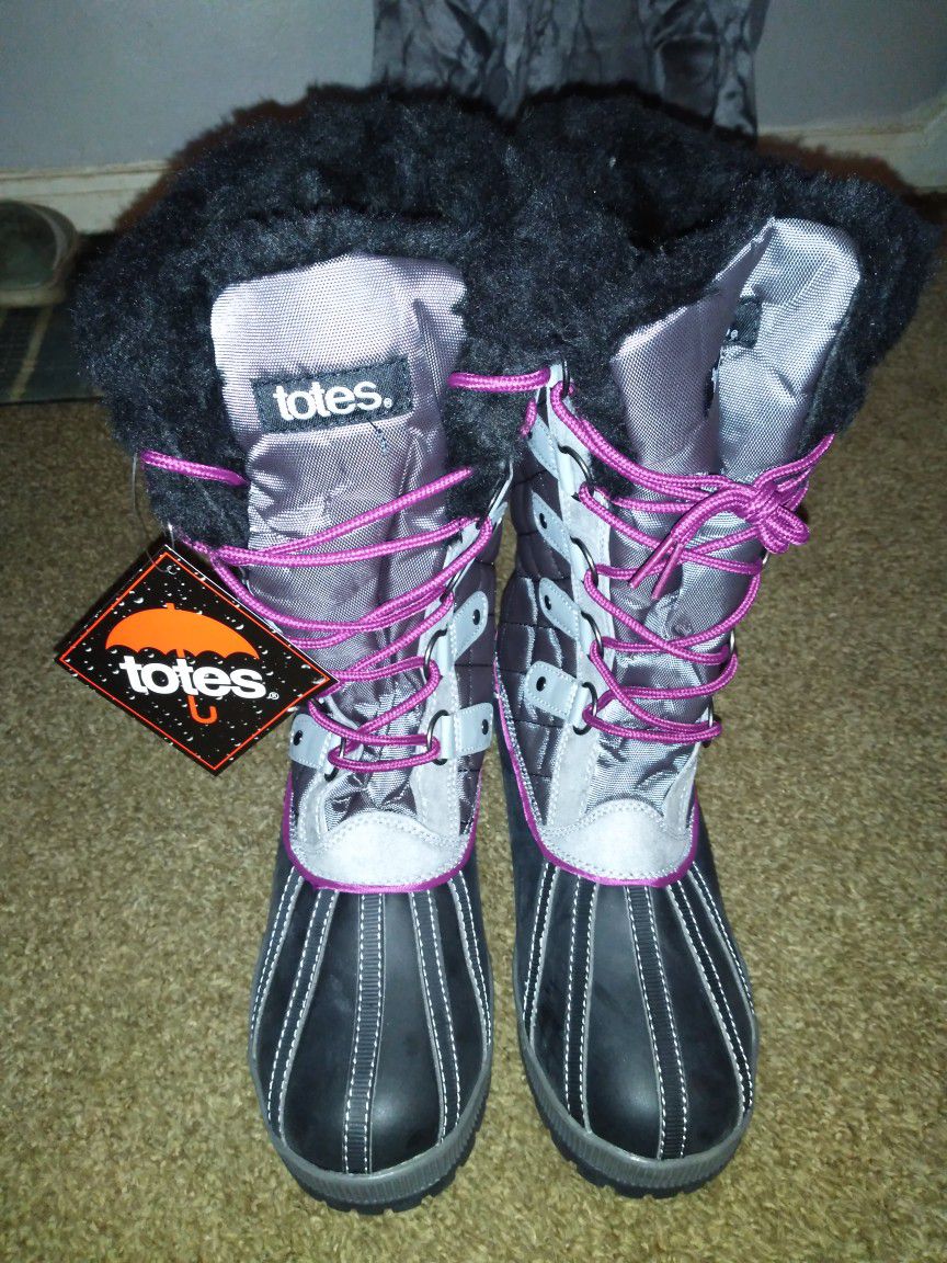 NEW with tag's. 
Women's sz 10 quilted fur lined boots. 
$15.00