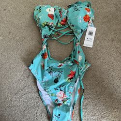 Women’s 1 Piece Swimsuit (Medium)