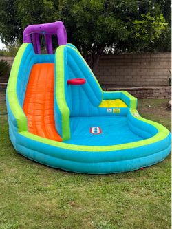 Little tiles inflatable water slide with basketball hoop