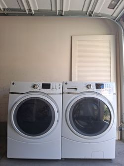 GE WASHER & ELECTRIC DRYER LAUNDRY SET
