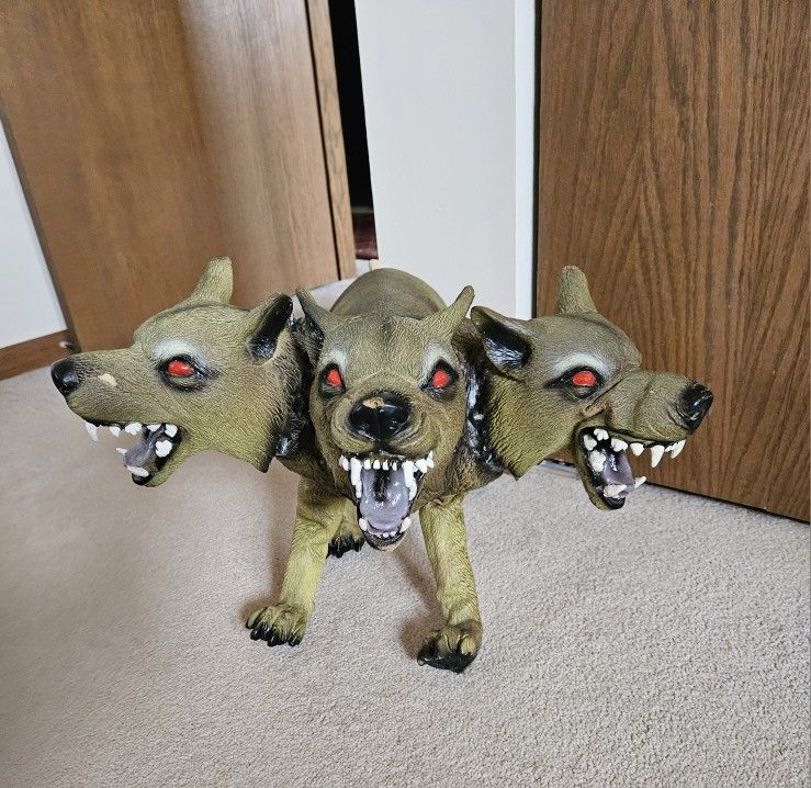 CERBERUS 3-HEADED DOG LATEX HALLOWEEN PROP