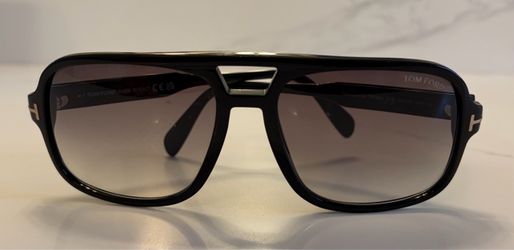USED Tom Ford Falconer-02 (TF884) 01B