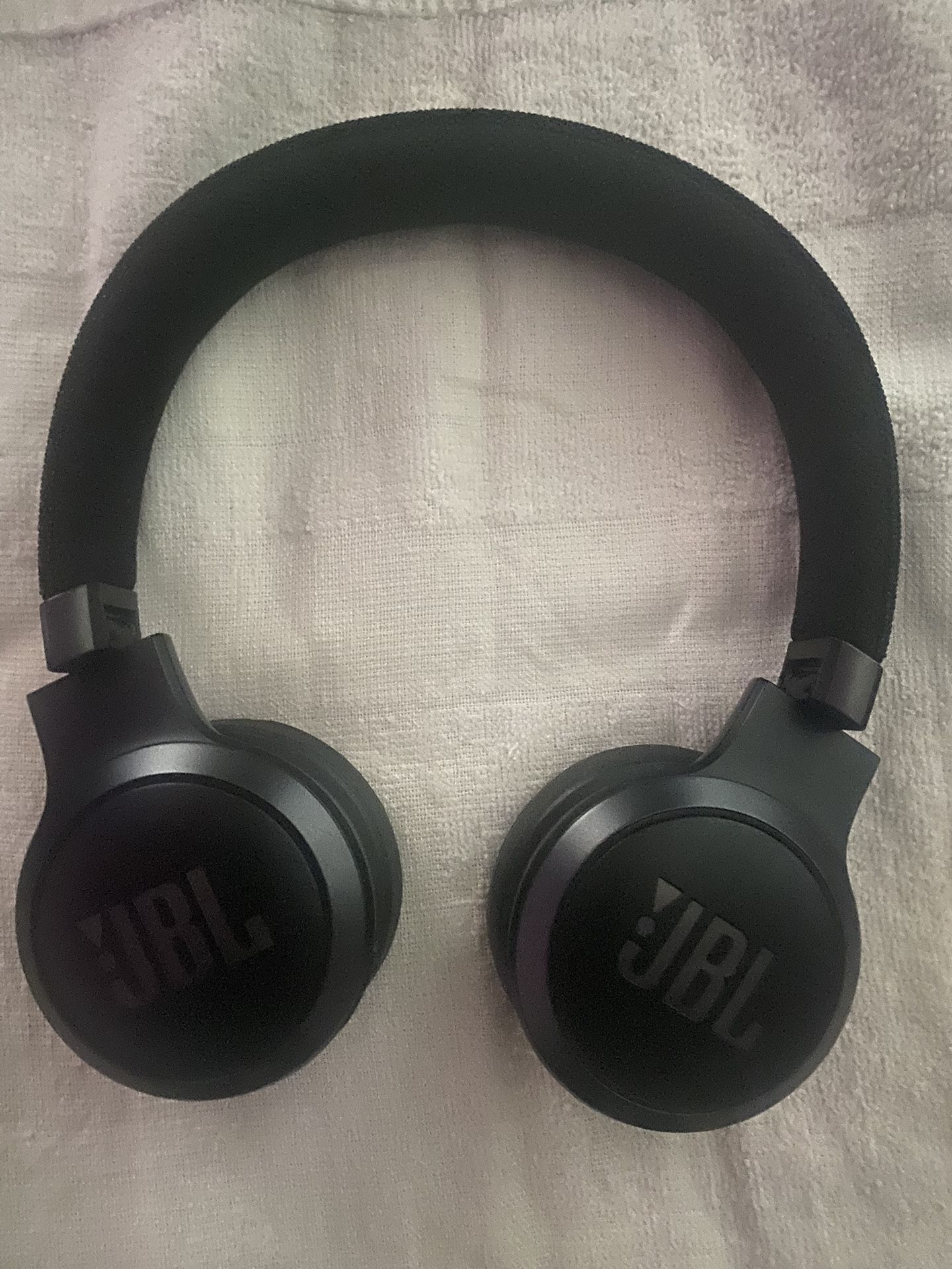 JBL Live 460nc’s 