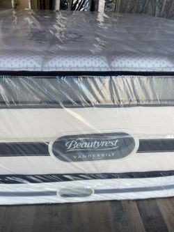 Queen size mattress beauryrest pillow top