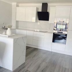 Custom Kitchen Cabinets 