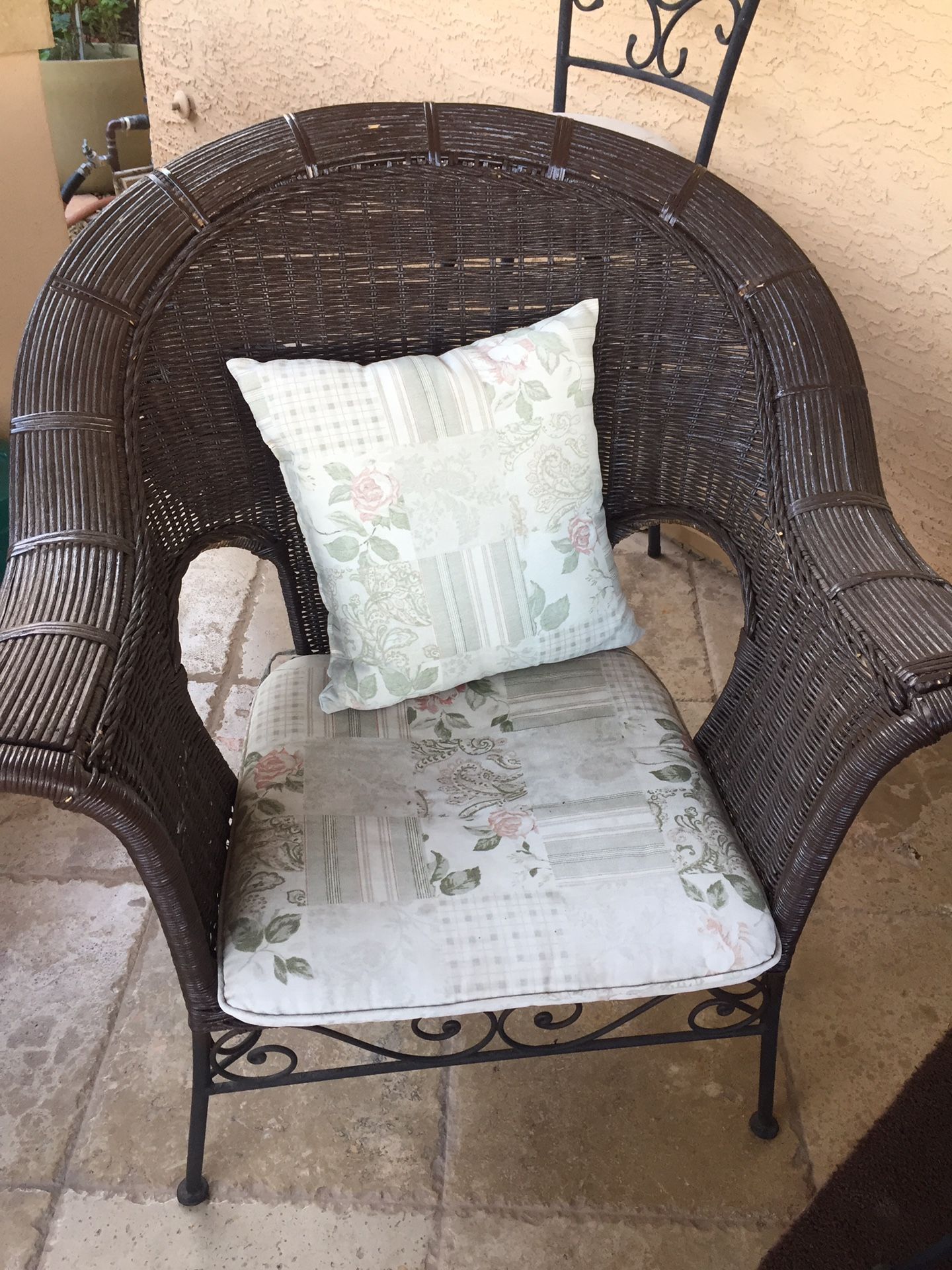 Patio Furniture sofa and table + free chairs