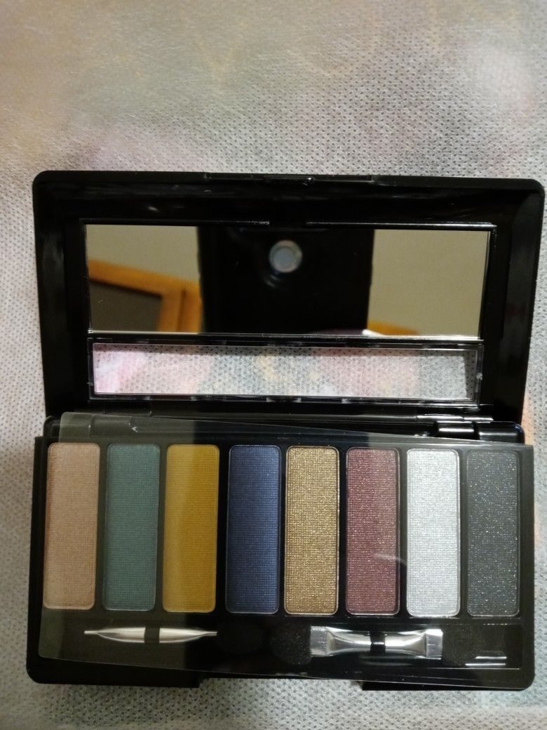 Avon True Color 8-in-1 Eyeshadow Palette