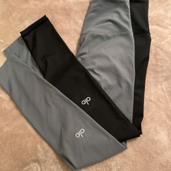 ALO Yoga Leggings – New With Tags – Size Small