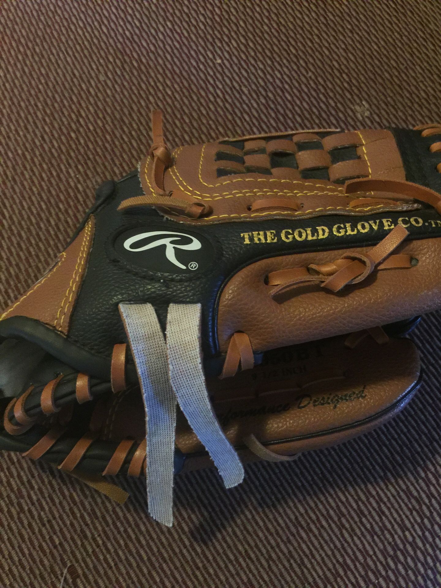 Baseball glove $5,00