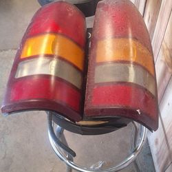 Right And Left Tail Lights 99 To 2002 Chevrolet Pickup  Good Used See Pics 35th Ave And McDowell Phx 