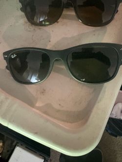 RayBan Sunglasses (wayfarers, Aviators, etc…)