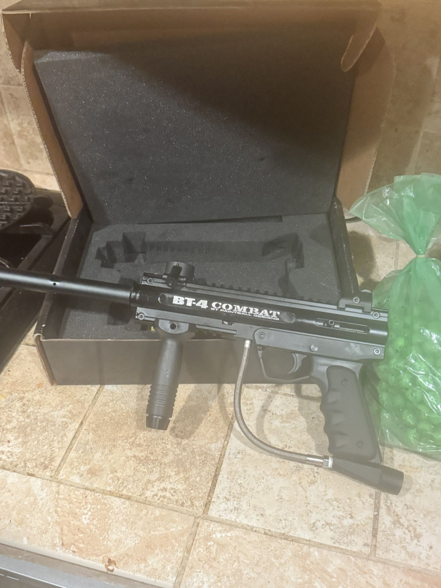 BT-4 Combat Paintball Gun/ Accessories