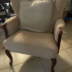 ACCENT CHAIR