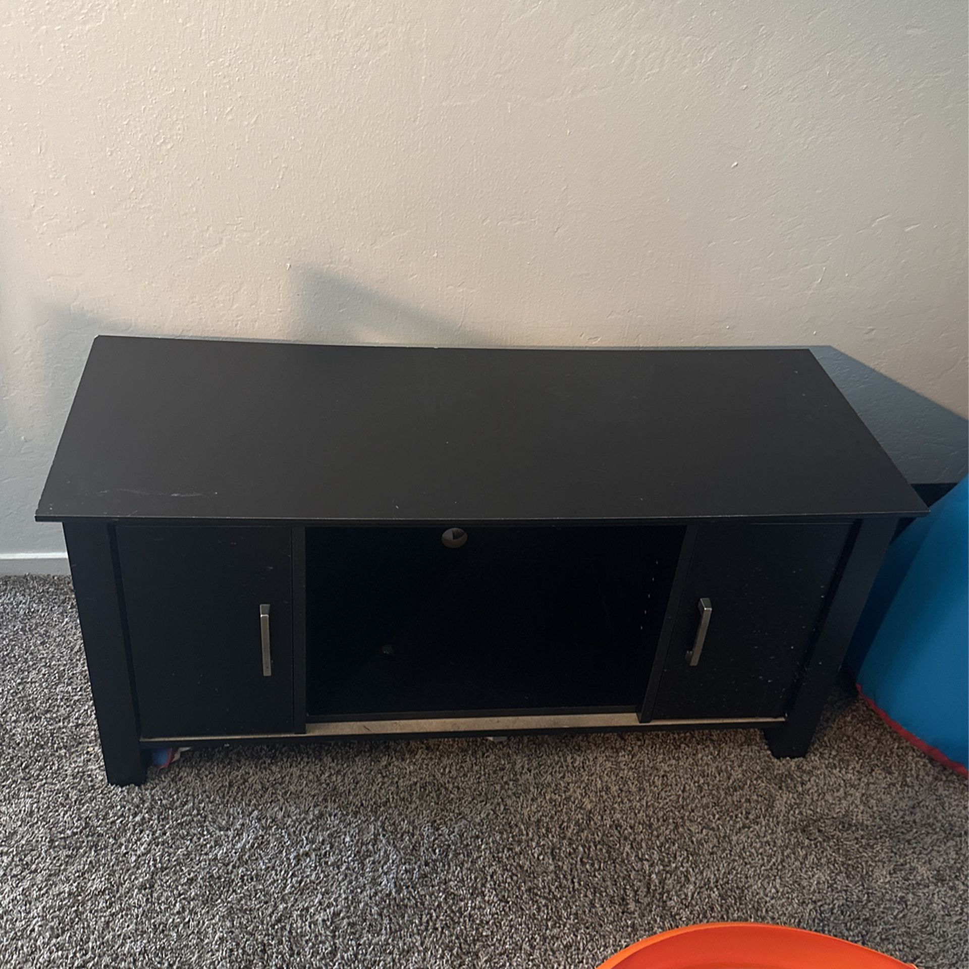 Small tv Stand 