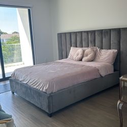 Queen bed With Wall Panels 