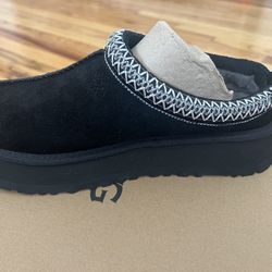BRAND NEW Uggs Black Tazz Platform
