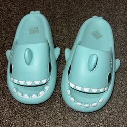 Shark Cushion Slides