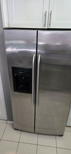 GE ETERNA REFRIGERATOR/FREEZER