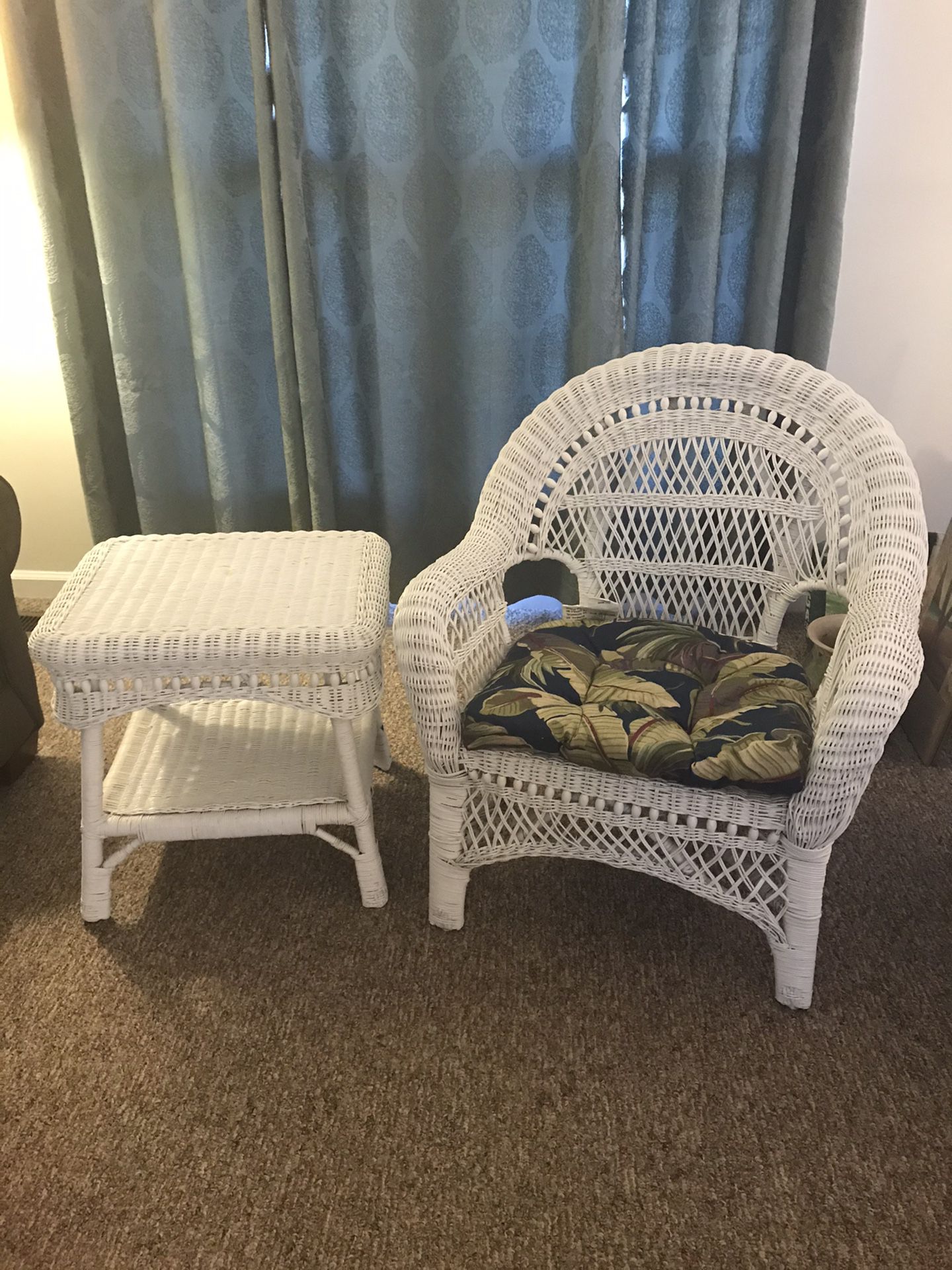 White Wicker Table & Chair
