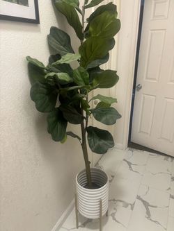 Artificial fiddle tree with stand