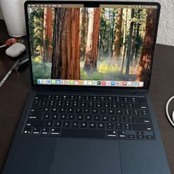 Macbook Air 2025 M4 Like New!