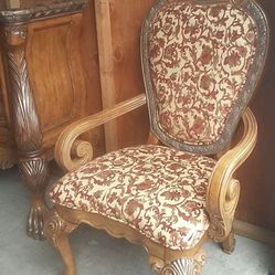 Gorgeous Dining Table And 8 Chairs Set