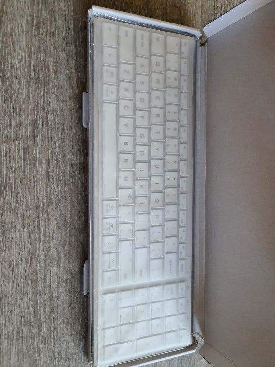 iClever IC-BK10 Bluetooth universal ultra-thin keyboard - green-white