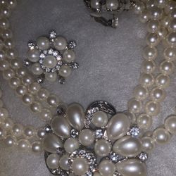 Pearl Necklace And Earrings for Fashion