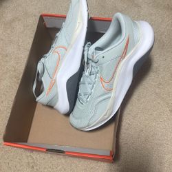 Nike - Grey And Creamsicle