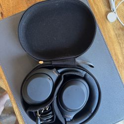 Sony WH-1000XM4 noise Cancelling Headphones