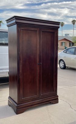 Gorgeous Vintage Broyhill 76” Dark Mahogany Armoire Wooden Wardrobe