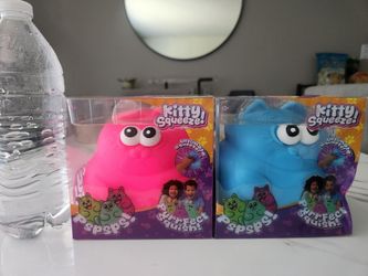 KITTY SQUEEZE   toy new prize for both