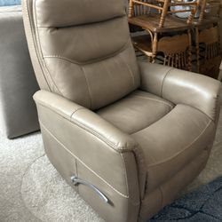 Jerome's furniture Peyton glider swivel recliner