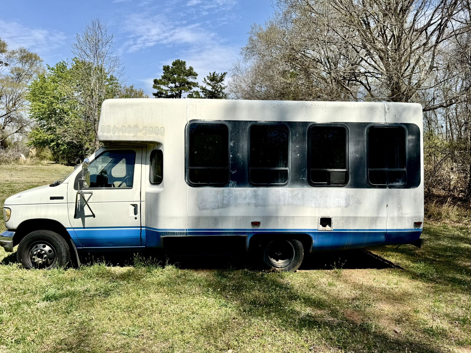 1993 Ford E350 Econoline 14-Passenger Minibus – No CDL Required