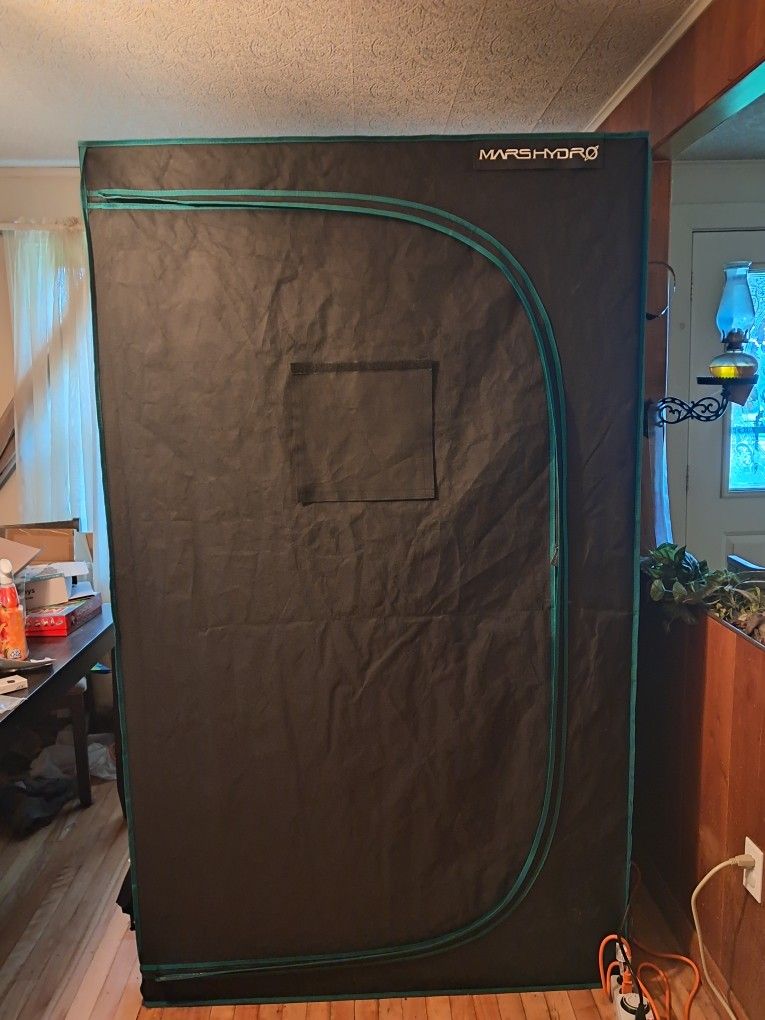 Brand New IN Door Grow Tent 