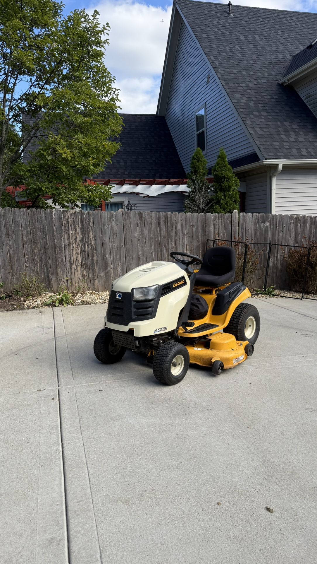 2012 Cub Cadet 24hp Vtwin 50” Deck 