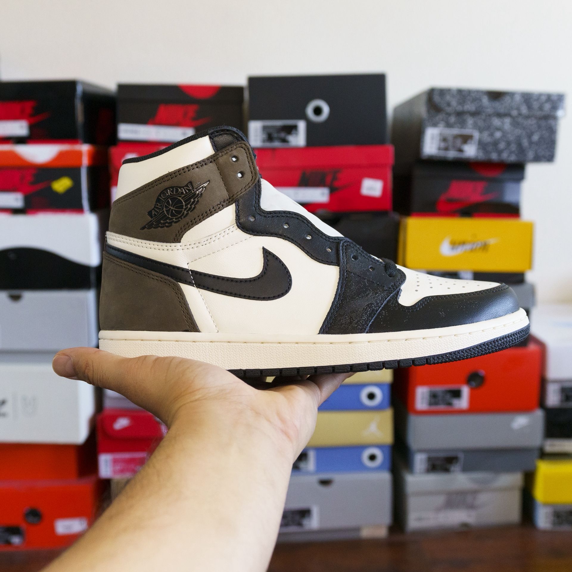 Air Jordan 1 Retro High OG “Dark Mocha” Sz 9